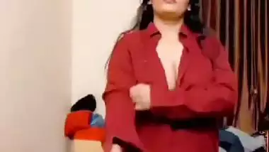 High class hijab chubby girl in open shirt nude show