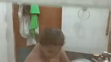 Huge boobs MILF naked in the bathroom viral MMS