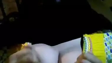 Desi aunty hot boob show