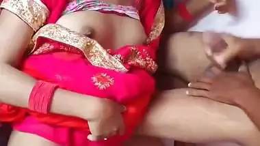 The girl in a saree gives an Indian blowjob and eats cum