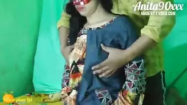 Indian nai naweli bhabi ki chut fry kaer Dali nauker ne with Hindi audio