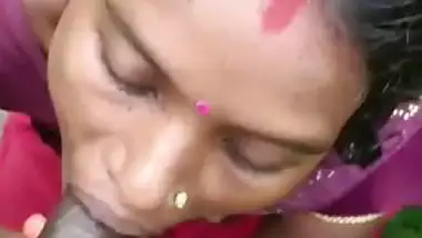 Village lady experiencing desi outdoor sex in the jungle