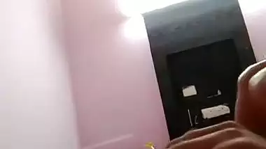 Sexy 19-year-old college girl’s Indian sex MMS from hotel