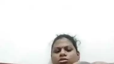 Real hot Desi babe in solo XXX show where she masturbates for MMS fans