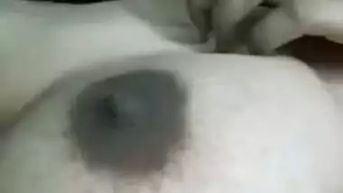 Desi lady licks nipples and not every girl can do such a porn thing