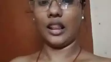 Bhabhi saying love you and showing nude body