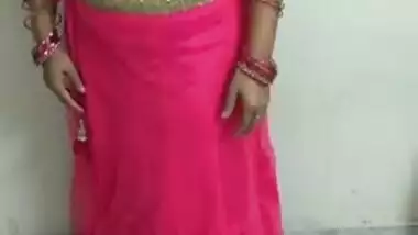 Good-looking Indian dancer during performance flashes small XXX tits