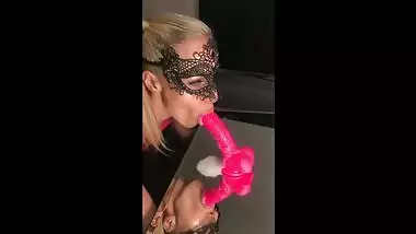 Wanna see epic deepthroat ss from Instagram thot? Saliva Bunny is waiting for you.