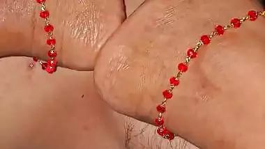 Tamil aunty xxx MMS of giving a footjob to her Nephew
