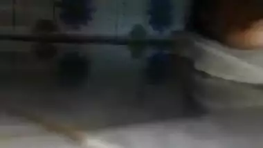 Sexy Tamil Girl Cleaning Pussy After Peeing