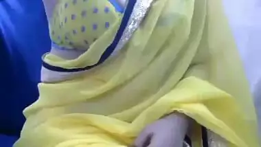 Desi webcam hottie receives money and flaunts big XXX melons for fans