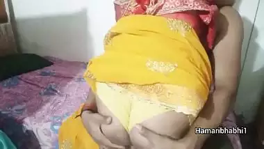 Hot Indian xxx Desi Bhabhi Ki Saree Utha ke Mast Chudai. Desi Hindi BF Video.