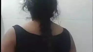 Cute Desi girl Shows her Boobs and Pussy