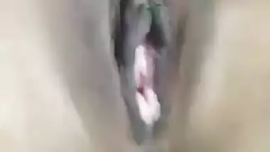 Desi Girl Fingering Pussy And Showing Boobs