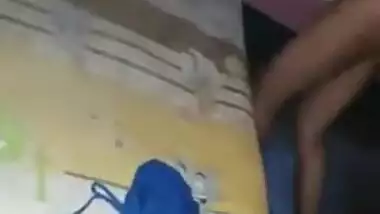 Desi XXX slut shows off shaved pussy and gets it on in MMS video