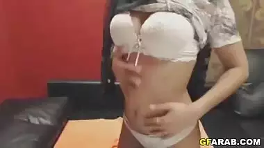 Hot Arab Girl Masturbating For Fans