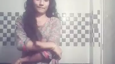 Today Exclusive- Cute Desi Girl Strip Her Cloths And Shows Her Boobs Part 1