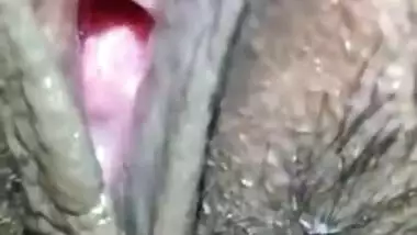 Before sex curious man takes closer look on XXX pussy of Desi wife