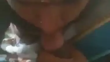 Chennai lady gives a Tamil blowjob to her lover