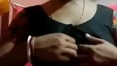 Sexy Bhabhi Strip her Saree and Showing Nude Body