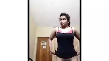 Desi sex whore like this deserves to pose naked on XXX phone camera
