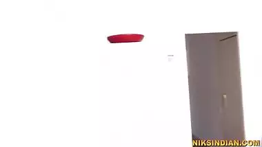 Police wali ne chor ko apne boobs se dhoodh pilaya aur choda