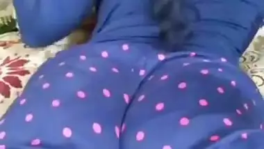 Hot bhabhi self recording in mood non-nude slowmo vid