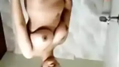 Beautiful Indian chick goes in bathroom to film porn movie for BF