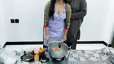 Pakistani Village Wife Fucked In Kitchen While She Is Cooking With Clear Hindi Audio