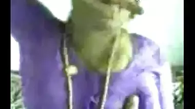 Hot Tamil Lady being kissed and enjoyed before a hot sex scene!