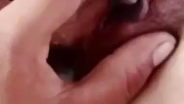 Desi lady in car shows naked body in viral outdoor sex