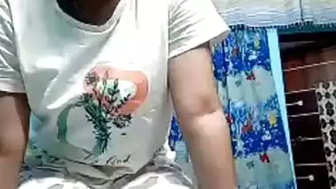 Indian girl nude MMS of a big boob girl showing her ass