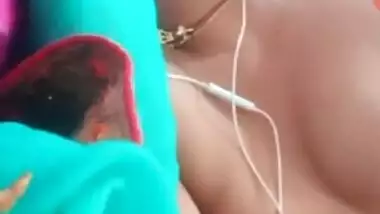 Sexy Desi Bhabhi Showing boobs and Pussy On VIdeo Call New MMS