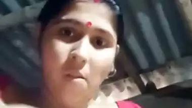 Boudi Bibastra MMS Showing Big boobs and Pussy