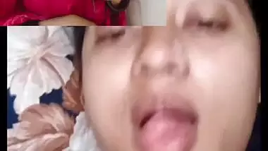 Sexy desi office girl showing boobs on video call