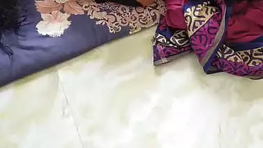 Aunty naked on floor in horny mood to have viral sex