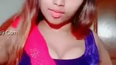 Joyful Desi chick in XXX sari provocatively moves her dazzling body