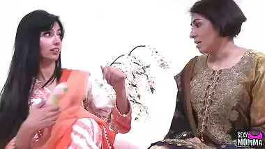 ???? BEAUTIFUL MOMMA - Aaliyah Schools Step Mommy Sahara on Sex Toys